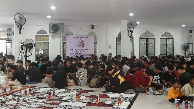 Menikmati Buka Puasa Gratis di Masjid Fathun Qarib UIN Ar-Raniry